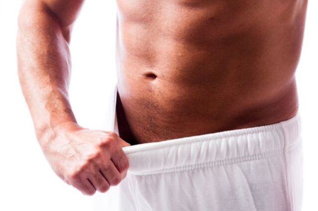 Men evaluate penis size